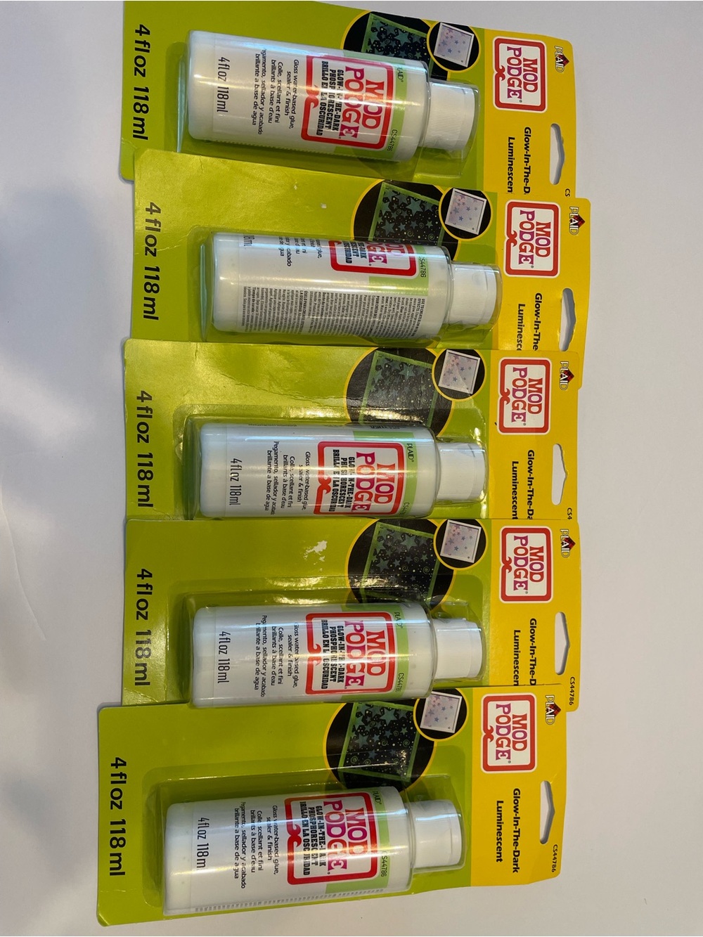 Mod Podge Gloss Spray Sealer - 4 fl oz (Pack of 5) - White/Transparent. Lot of 5